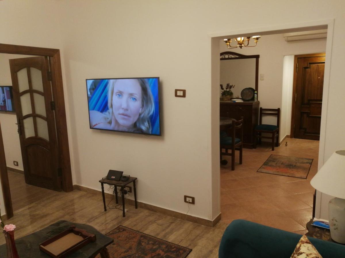 Three Bedrooms Nile View Maadi Apartment *