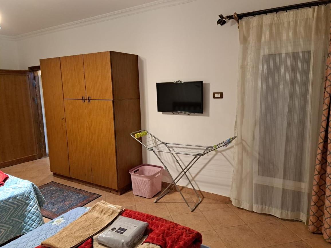 Three Bedrooms Nile View Maadi Apartment *